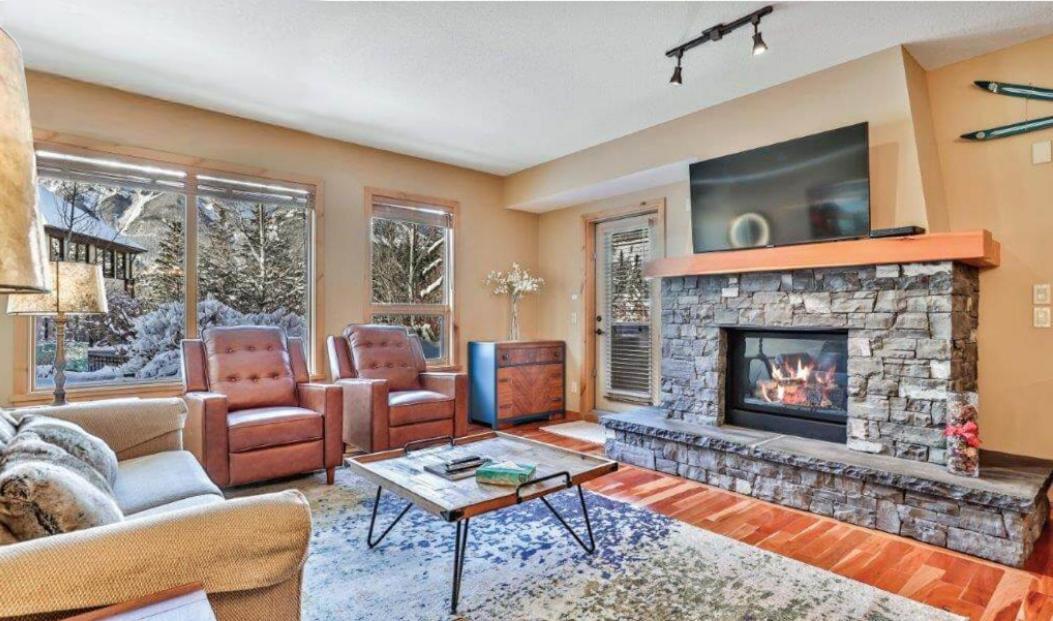 Luxurious Rundle Cliffs Lodge In Spring Creek Canmore Bagian luar foto